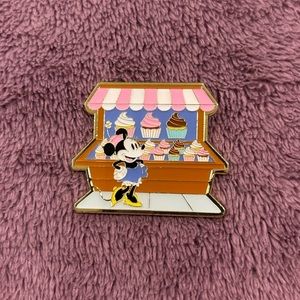 Disney Loungefly Mickey Mouse & Friends Market Booth - Minnie Mouse
